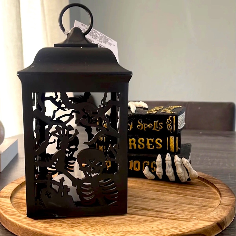 ☠️ LED SKELETON FLICKERING LANTERN ☠️